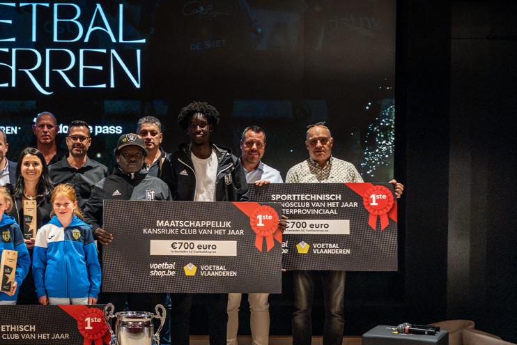    HT Zwijnaarde wint prijs van Meest Kansrijke voetbalclub